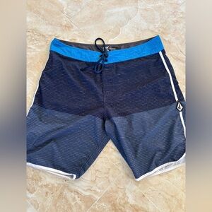 5 for $25 men's Volcom boardshorts beach vacation